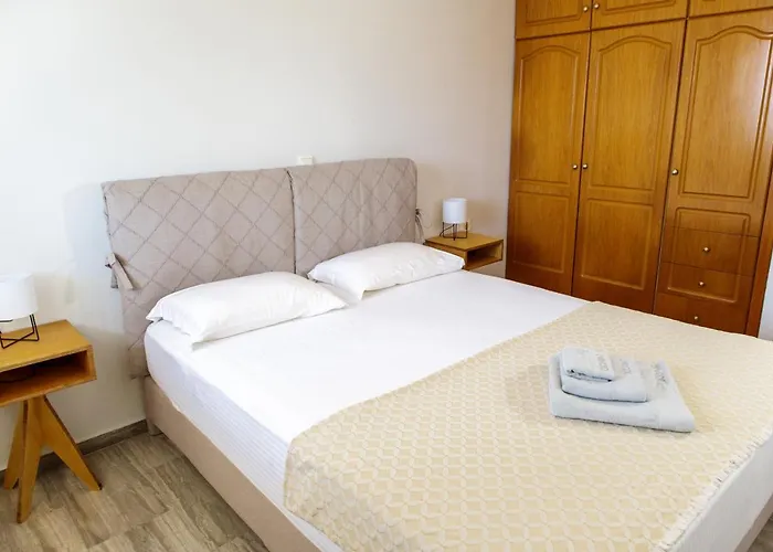 Almyros Aktis Seaview Apartamento *